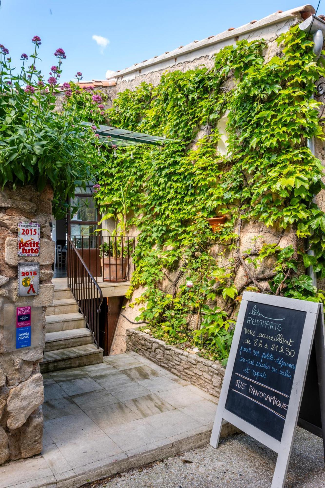 Hotel Restaurant Les Remparts Venasque Eksteriør bilde