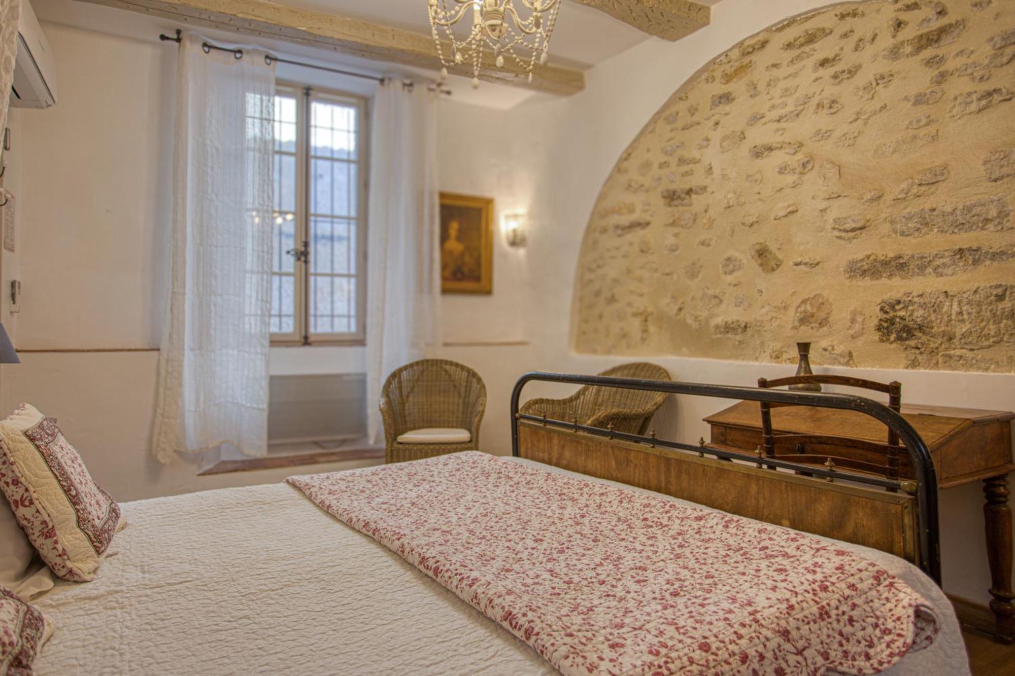 Hotel Restaurant Les Remparts Venasque Eksteriør bilde
