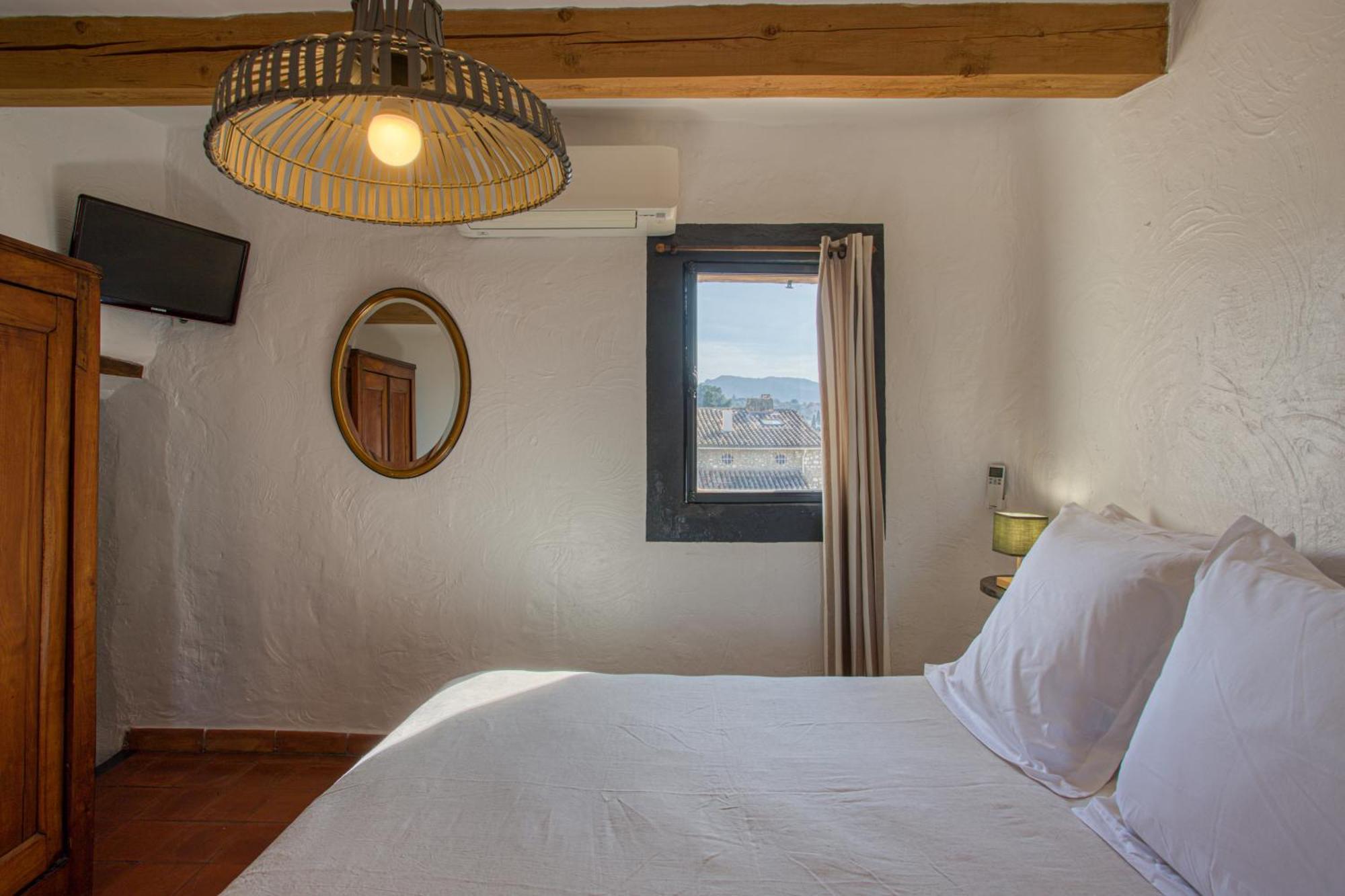 Hotel Restaurant Les Remparts Venasque Eksteriør bilde